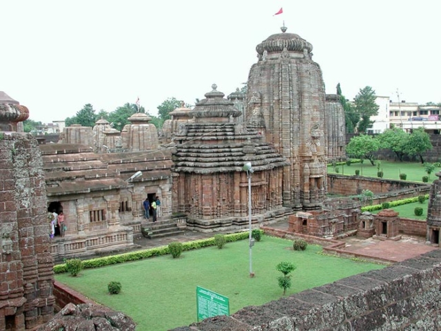 Lingaraja Temple, Bhubaneswar - Odisha Photo Gallery - Bhubaneswar Cab Rental